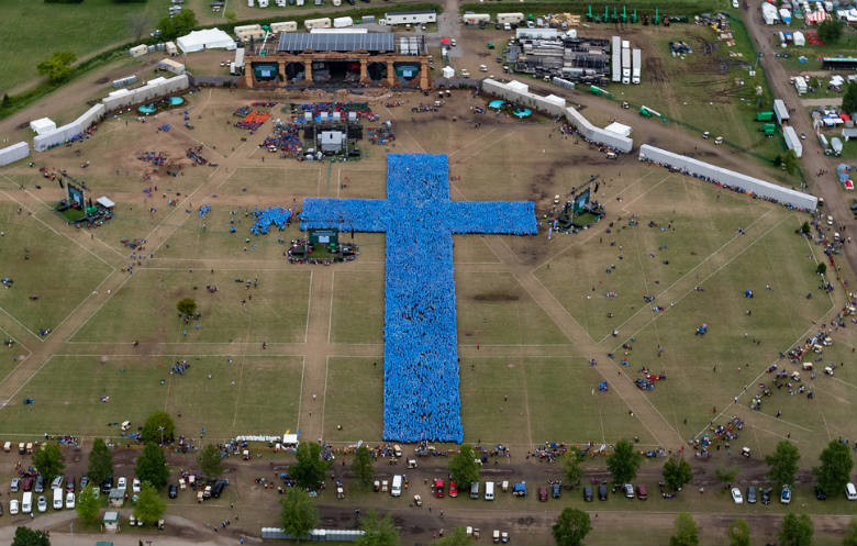 Largest Human Cross